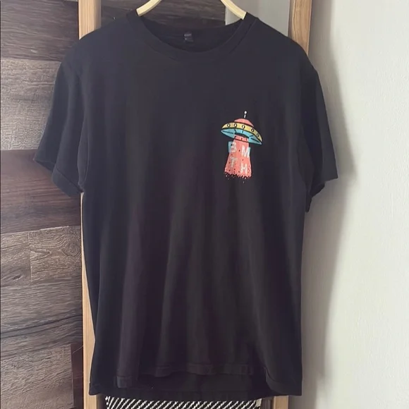 SOLD❗️Bring Me The Horizon Tee 🛸 - Picture 1 of 4
